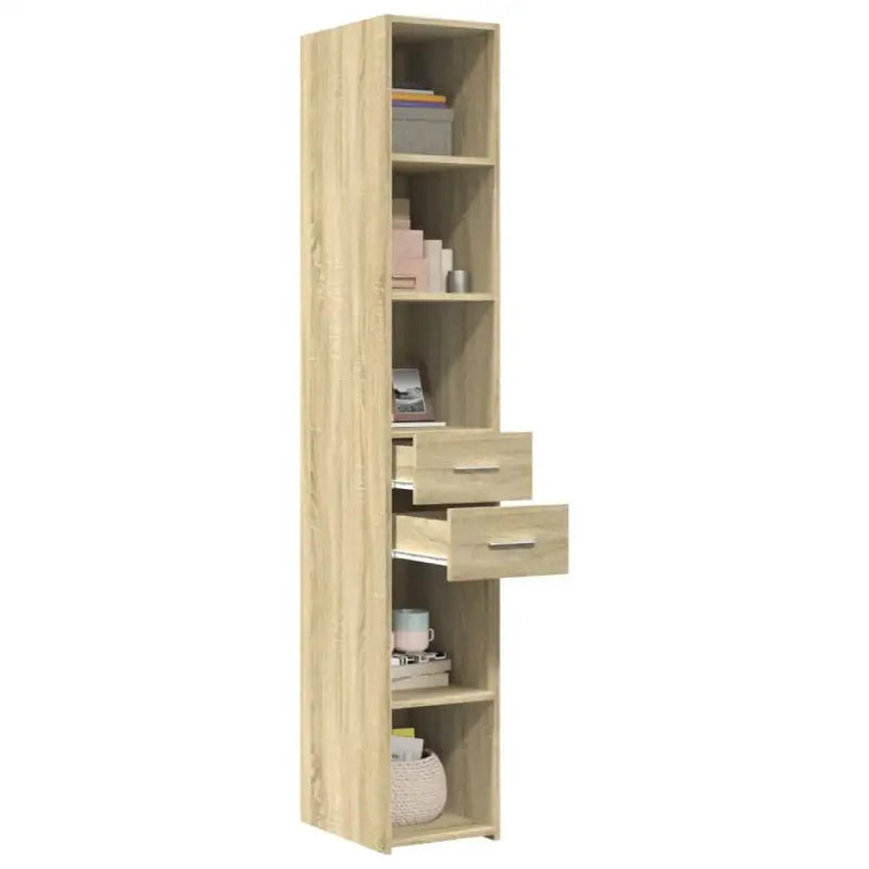 Hoge kast van bewerkt hout voor een stijlvolle inrichting - Dressoirs & buffetkasten