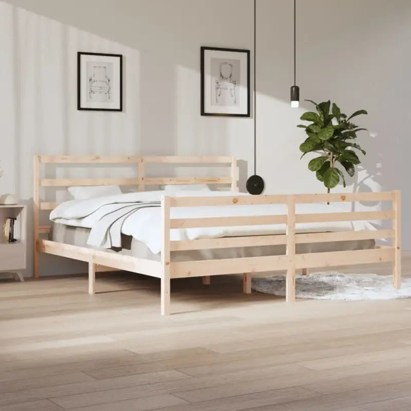 Houten bedframe van massief grenenhout met tijdloos ontwerp - Naturel / 200 x 200 cm - Bedden & bedframes