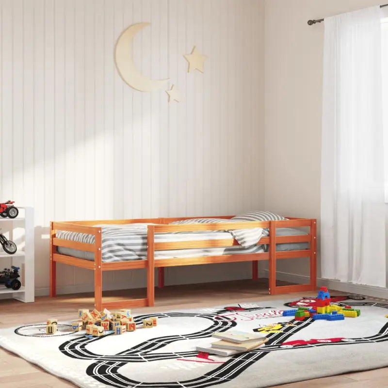 Houten kinderbedframe van massief grenenhout met elegant design - Wasbruin / 90 x 190 cm - Bedden & bedframes