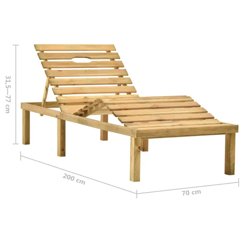 Houten loungebed met kussen en tafeltje voor een rustieke buitenruimte - Ligstoelen