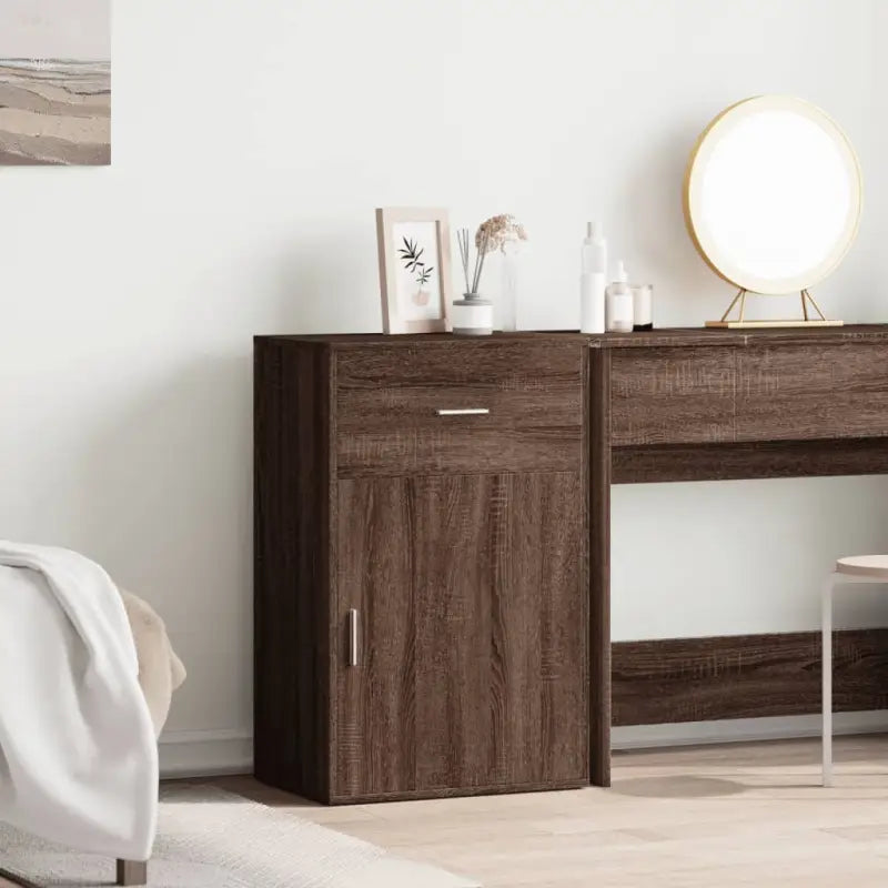 Houten opbergkast met stevig blad en bewerkt hout voor opgeruimde ruimtes - Opbergkasten & lockerkasten