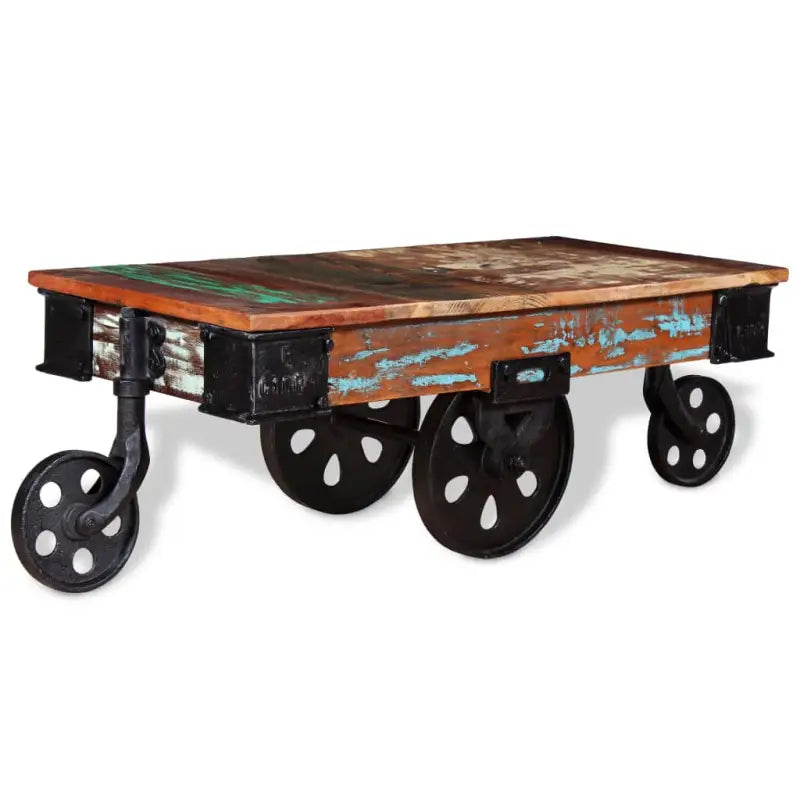 Houten salontafel met gerecycled hout en ijzeren wielen in industriële stijl - Salontafels