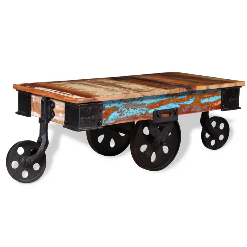 Houten salontafel met gerecycled hout en ijzeren wielen in industriële stijl - Salontafels