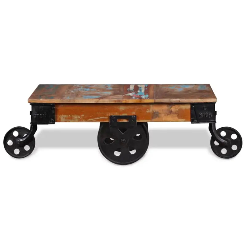 Houten salontafel met gerecycled hout en ijzeren wielen in industriële stijl - Salontafels