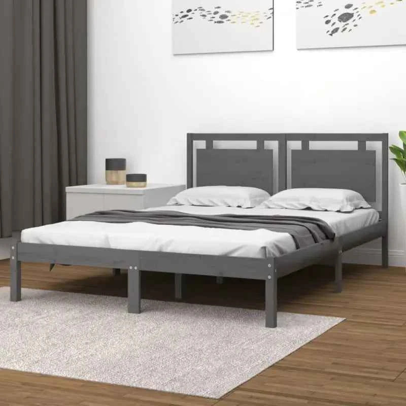 Klassiek bedframe met multiplex lattenbodem en massief grenenhout