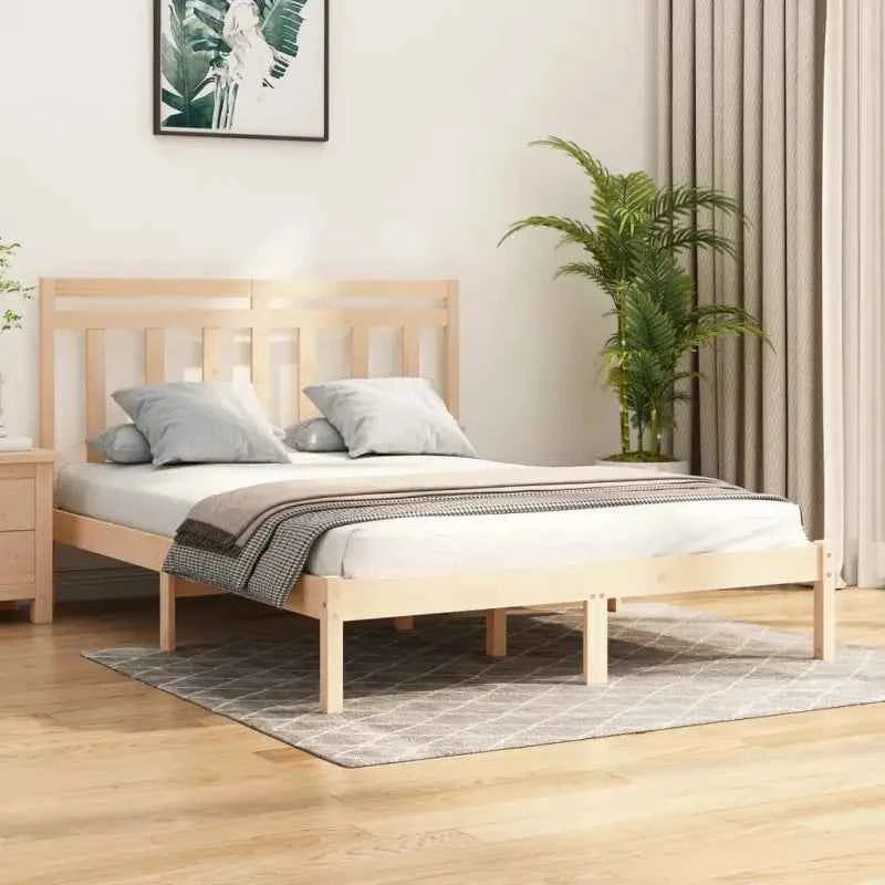 Klassiek bedframe van massief grenenhout voor een tijdloze slaapkamerstijl