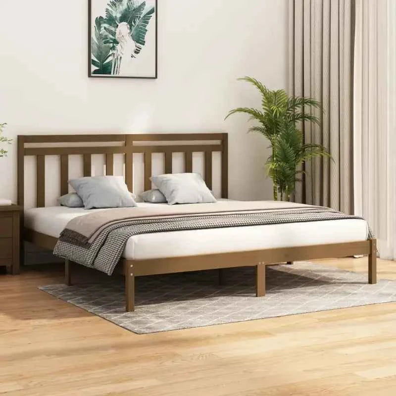 Klassiek bedframe van massief grenenhout voor een tijdloze slaapkamerstijl