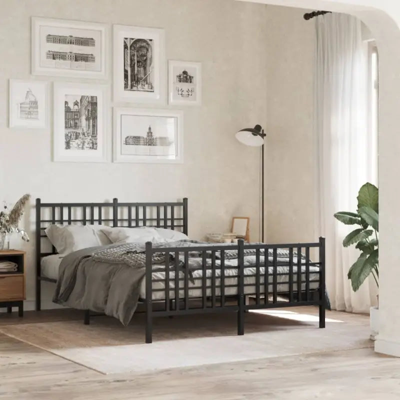 Klassiek metalen bedframe met extra opbergruimte en metalen latten - Zwart / 140 x 190 cm / met hoofdbord & voetbord