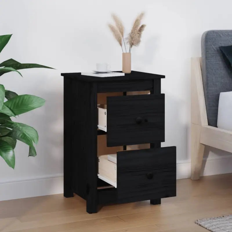 Klassiek nachtkastje van massief grenenhout voor een elegante interieurstijl - Nachtkastjes