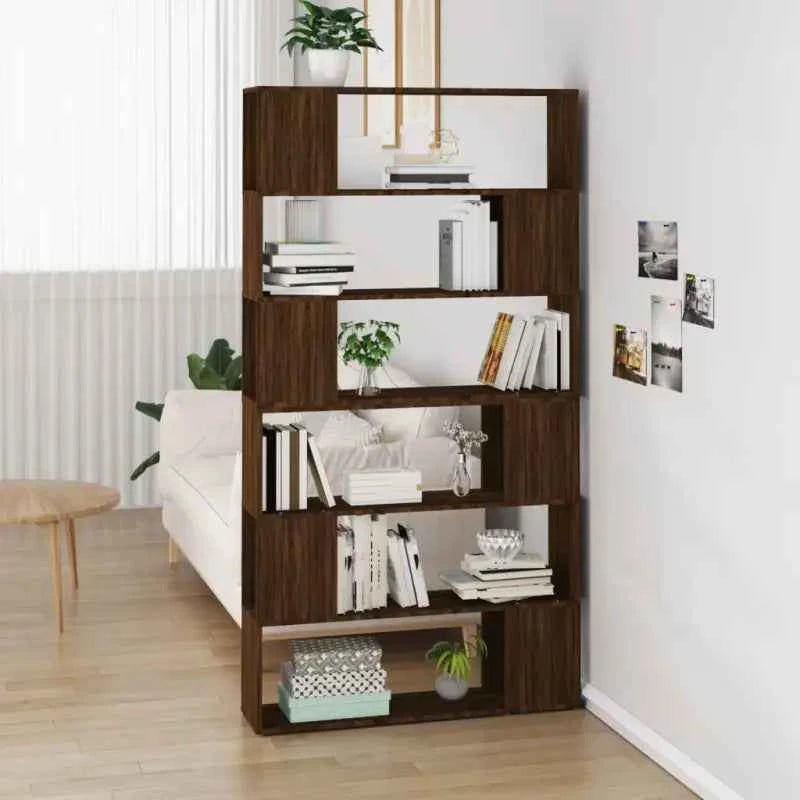 Klassieke boekenplank met strak ontwerp en duurzame houtafwerking