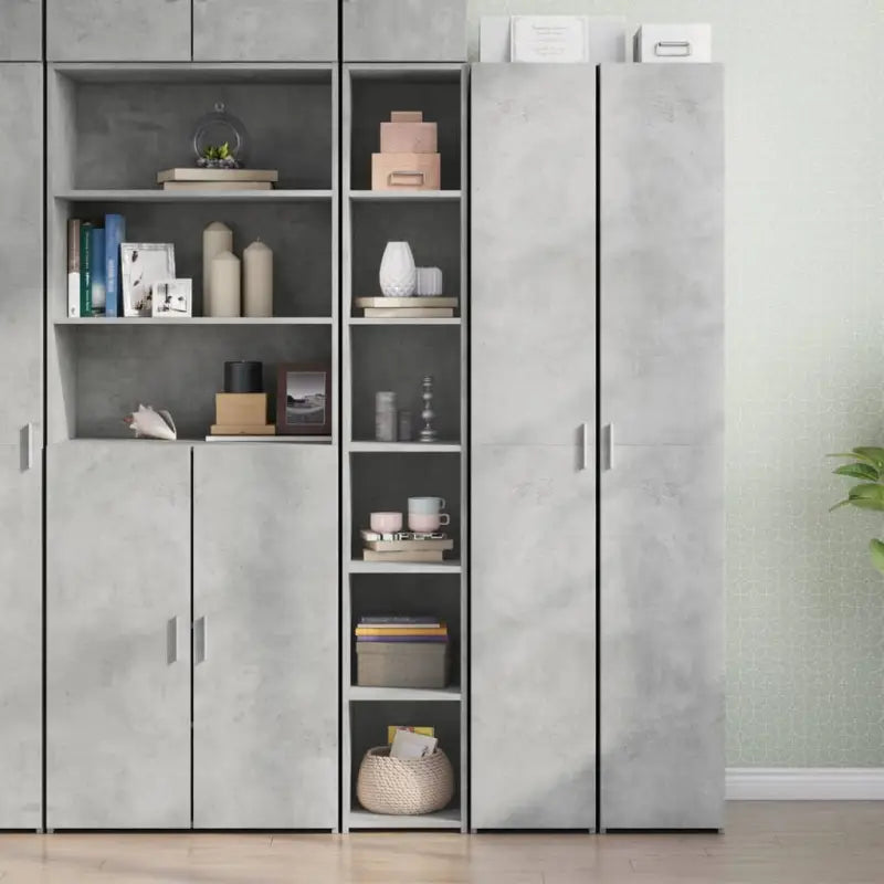 Klassieke hoge kast van bewerkt hout voor in je interieur - Betongrijs / 1 - Dressoirs & buffetkasten