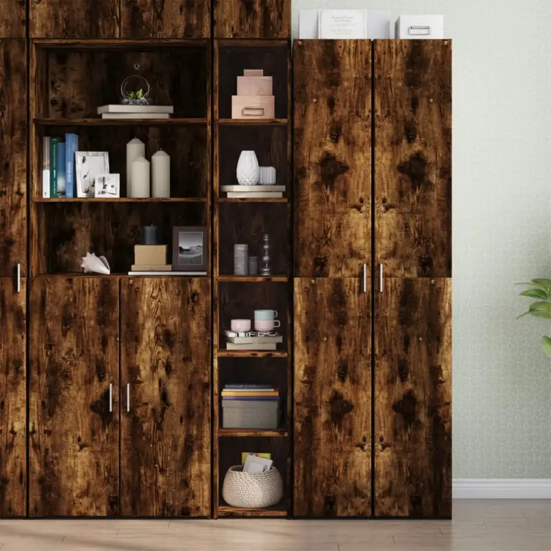 Klassieke hoge kast van bewerkt hout voor in je interieur - Gerookt eiken / 1 - Dressoirs & buffetkasten