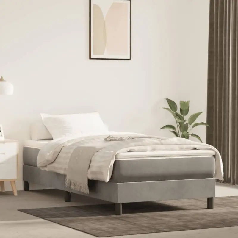 Lichtgrijs bed met multiplex lattenbodem en zacht fluweel materiaal - Lichtgrijs / 100 x 200 cm / 25 cm - Bedden &