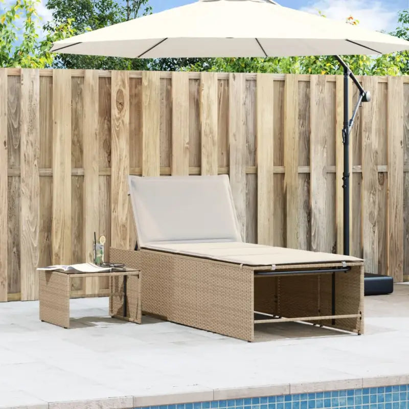 Ligstoelen van poly rattan met gemakkelijk schoon en gehard glas oppervlak - Ligstoelen