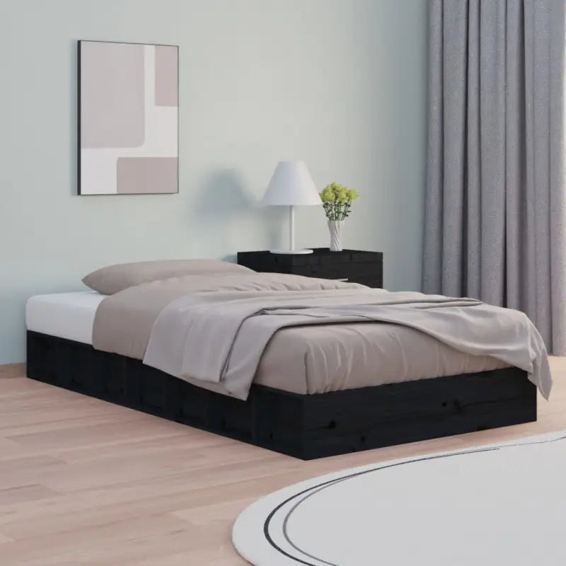 Massief Grenenhout Bedframe voor een Natuurlijke en Decoratieve Slaapruimte - Zwart / 135 x 190 cm - Bedden & bedframes