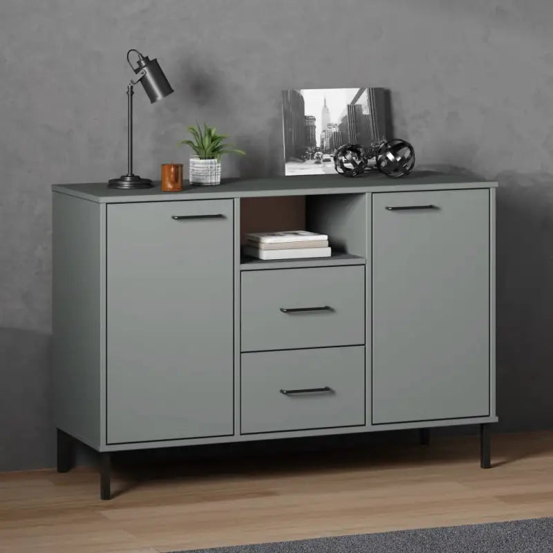 Massief grenenhout dressoir met metalen poten voor een industriële sfeer - Dressoirs & buffetkasten
