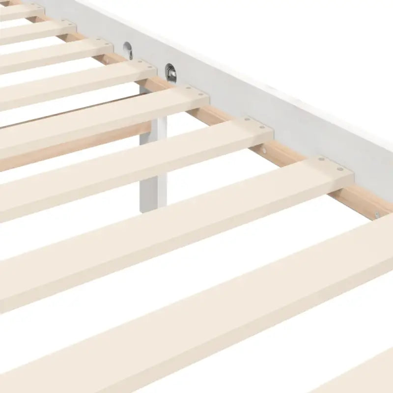 Massief Grenenhouten Bedframe voor een Natuurlijke en Decoratieve Slaapruimte - Bedden & bedframes