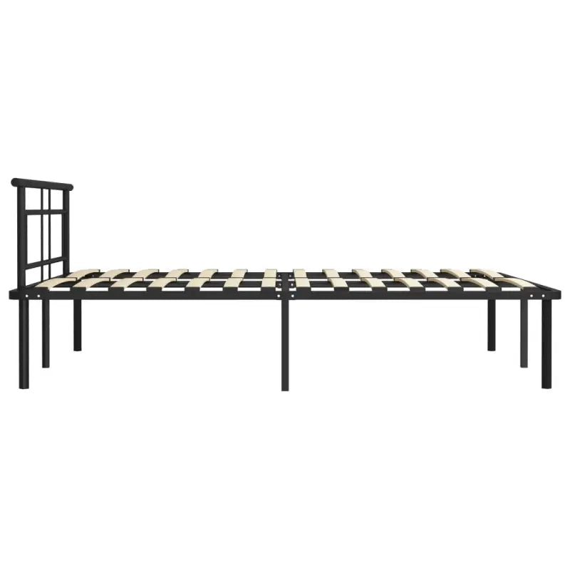 Metalen bedframe met stevige ondersteuning voor een klassieke slaapkamer sfeer - Bedden & bedframes