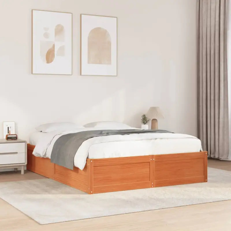 Moderne bedframe van massief grenenhout met multiplex lattenbodem - Wasbruin / 140 x 190 cm - Bedden & bedframes