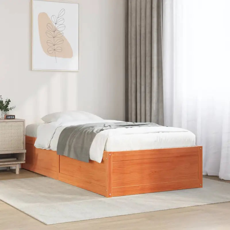 Moderne bedframe van massief grenenhout met multiplex lattenbodem - Wasbruin / 90 x 200 cm - Bedden & bedframes