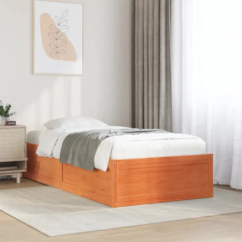 Moderne bedframe van massief grenenhout met multiplex lattenbodem - Wasbruin / 100 x 200 cm - Bedden & bedframes