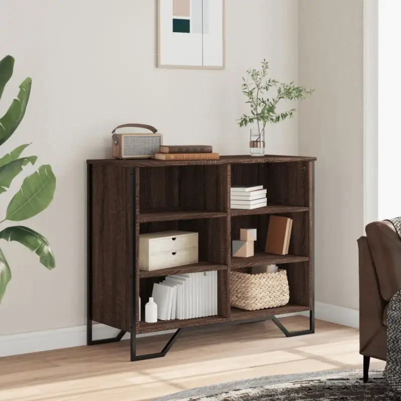 Moderne dressoir met metalen poten en bewerkt hout voor een tijdloze uitstraling - Dressoirs & buffetkasten