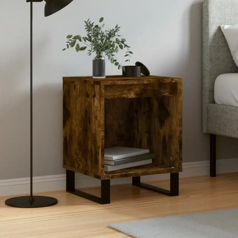 Nachtkastje met bewerkt hout en metalen poten voor een strak interieur - Gerookt eiken / 1 - Nachtkastjes