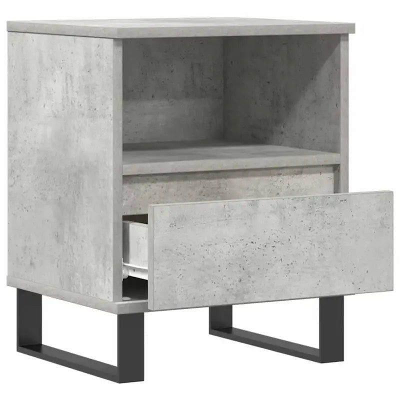 Nachtkastje met bewerkt hout en metalen poten voor een strak interieur - Nachtkastjes