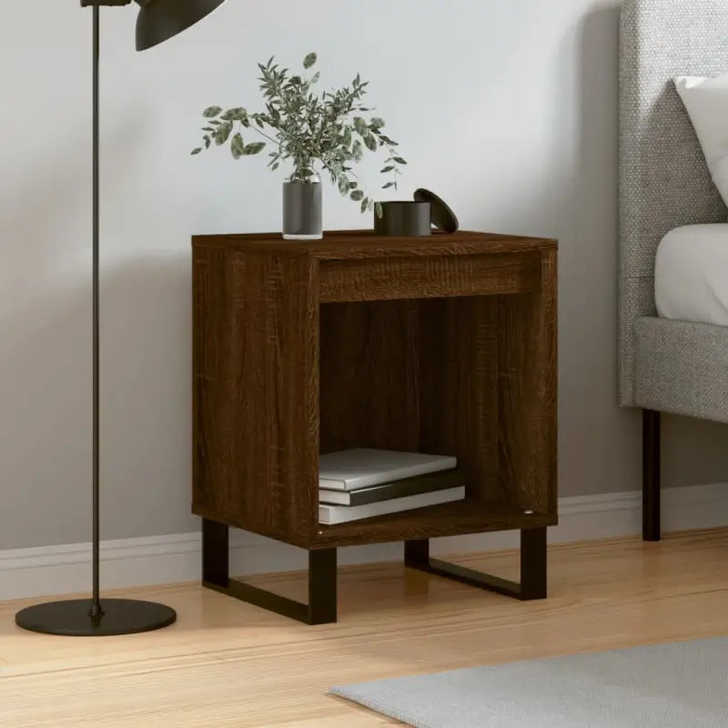 Nachtkastje met bewerkt hout en metalen poten voor een strak interieur - bruin eikenkleur / 1 - Nachtkastjes