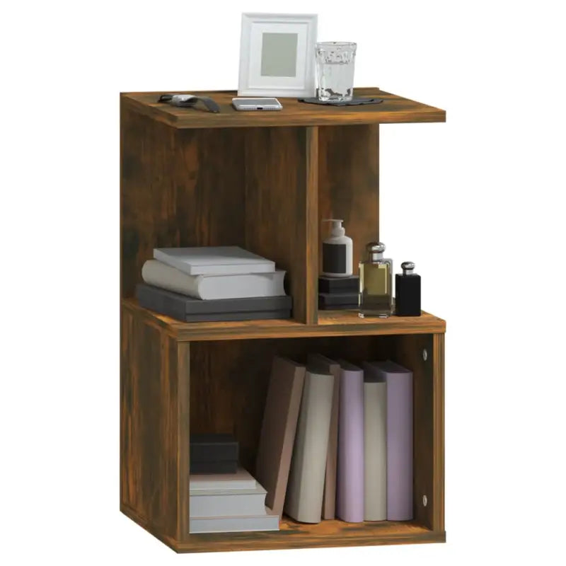 Nachtkastje met elegant ontwerp van bewerkt hout voor een tijdloze stijl - Nachtkastjes