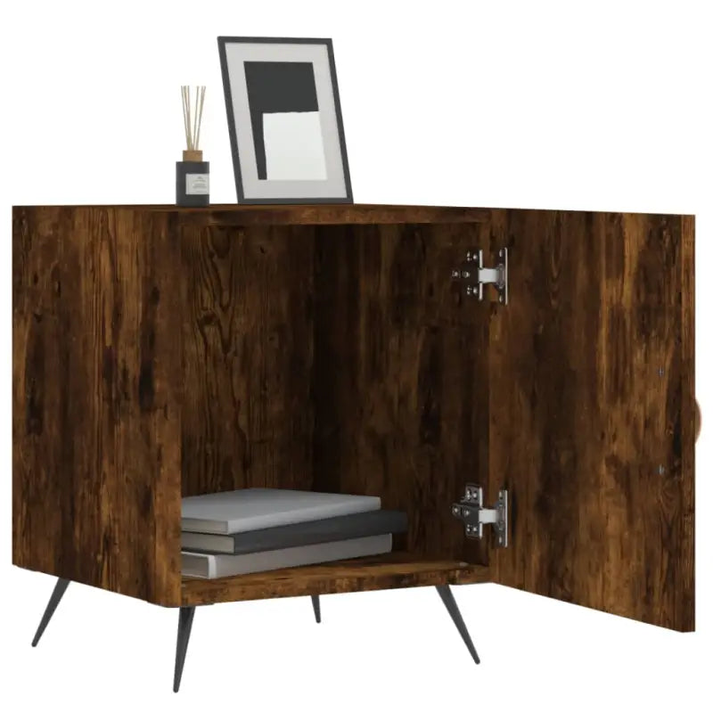 Nachtkastje van bewerkt hout met moderne uitstraling en duurzaam design - Nachtkastjes