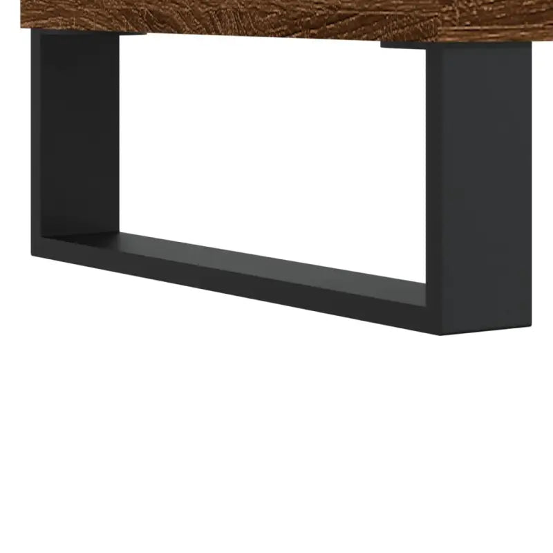 Nachtkastjes met bewerkt hout en metalen poten voor een strak interieur - Nachtkastjes