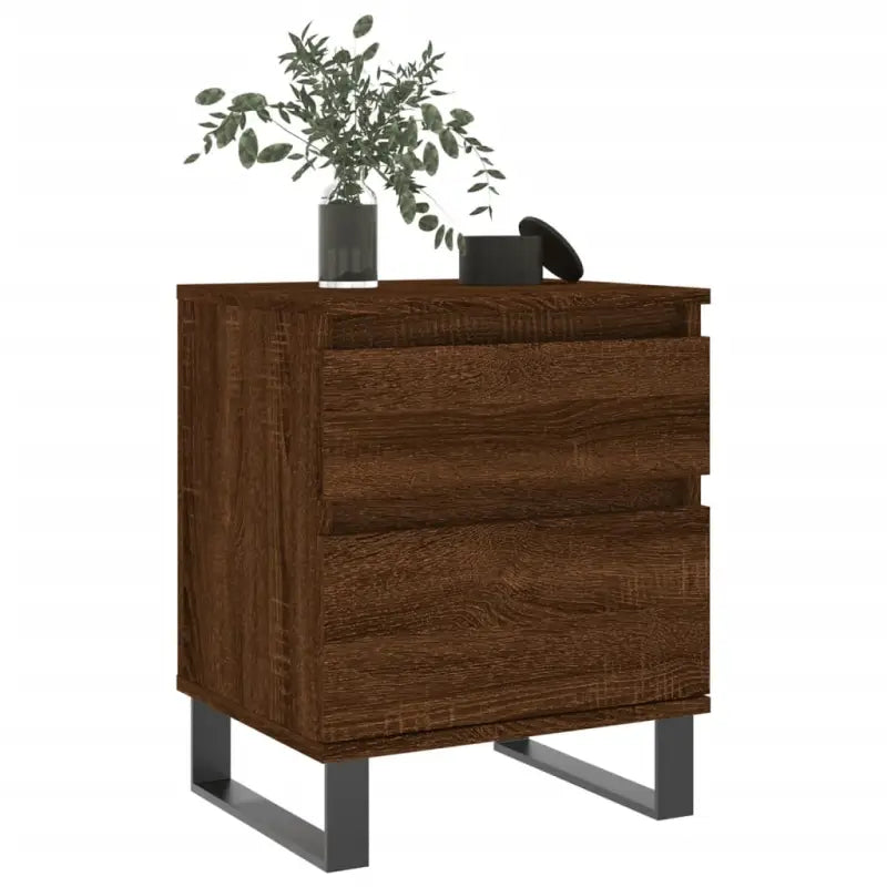 Nachtkastjes met bewerkt hout en metalen poten voor een strak interieur - Nachtkastjes