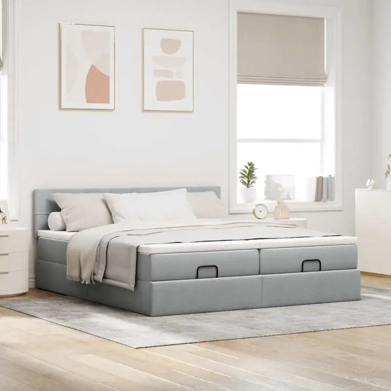 Ottomaanse bed met ruime opbergruimte in lichtgrijs materiaal - Bedden & bedframes
