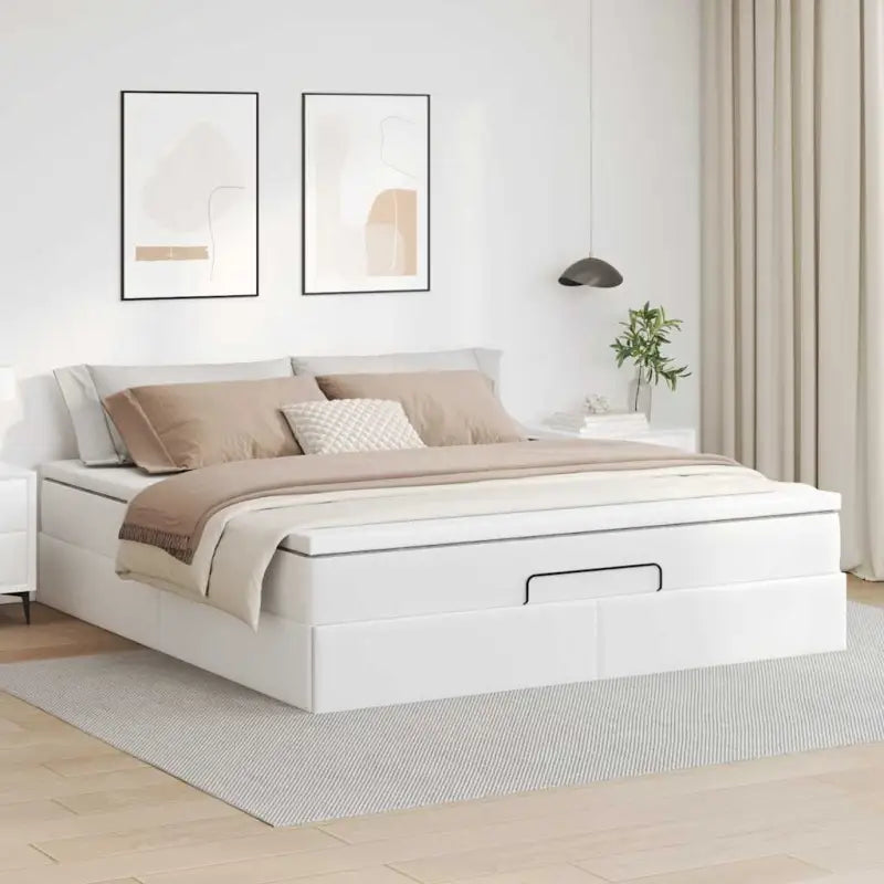 Ottomaanse bed met wit materiaal en ruime opbergruimte - Bedden & bedframes