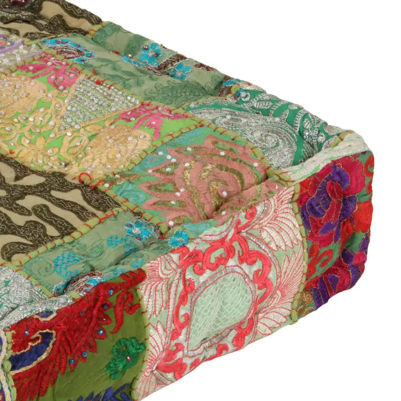 Poefs in vintage stijl met patchwork ontwerp en prachtige borduursels - Poefs