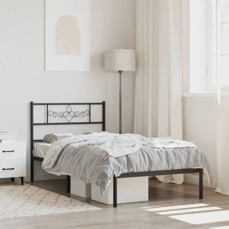 Robuust metalen bedframe met extra opbergruimte en tijdloos design - Zwart / 90 x 190 cm / met hoofdbord - Bedden &