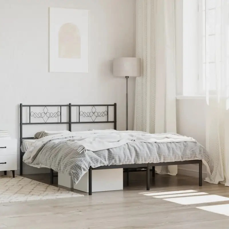 Robuust metalen bedframe met extra opbergruimte en tijdloos design - Zwart / 140 x 190 cm / met hoofdbord - Bedden &