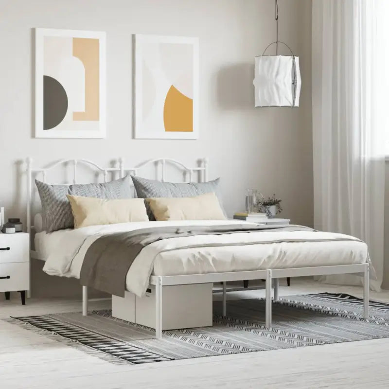 Robuust metalen bedframe met extra opbergruimte en tijdloos design - Wit / 140 x 190 cm / met hoofdbord - Bedden &