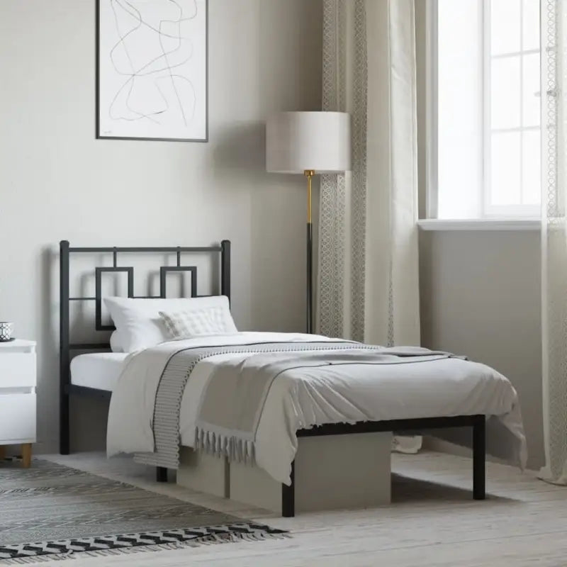 Robuust metalen bedframe met extra opbergruimte en tijdloos design - Zwart / 75 x 190 cm / met hoofdbord - Bedden &