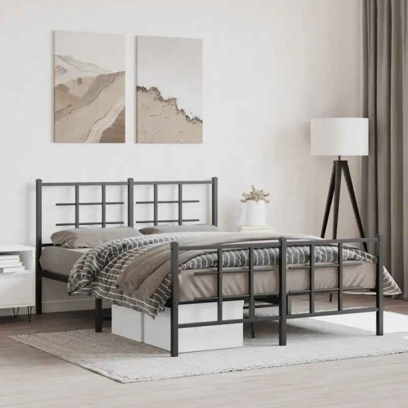 Robuust metalen bedframe met extra opbergruimte en tijdloos ontwerp - Zwart / 140 x 200 cm / met hoofdbord & voetbord