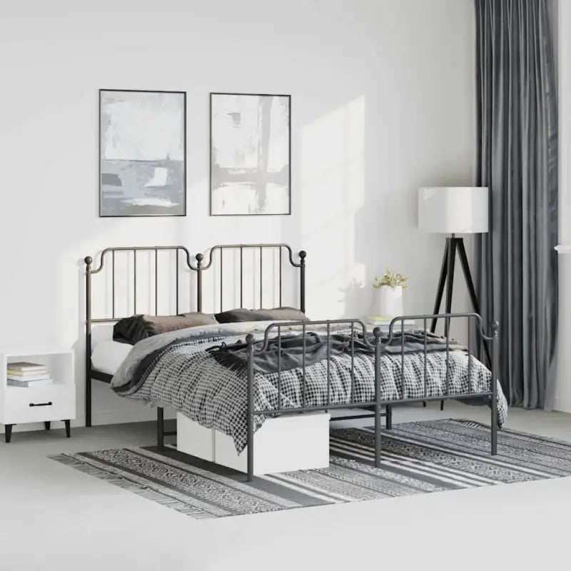 Robuust metalen bedframe met tijdloos design en extra opbergruimte - Zwart / 135 x 190 cm / met hoofdbord & voetbord