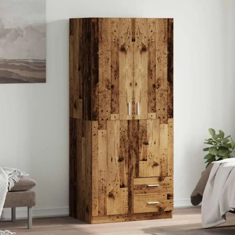 Ruime kledingkast van bewerkt hout voor duurzame opbergruimte - Kledingkasten