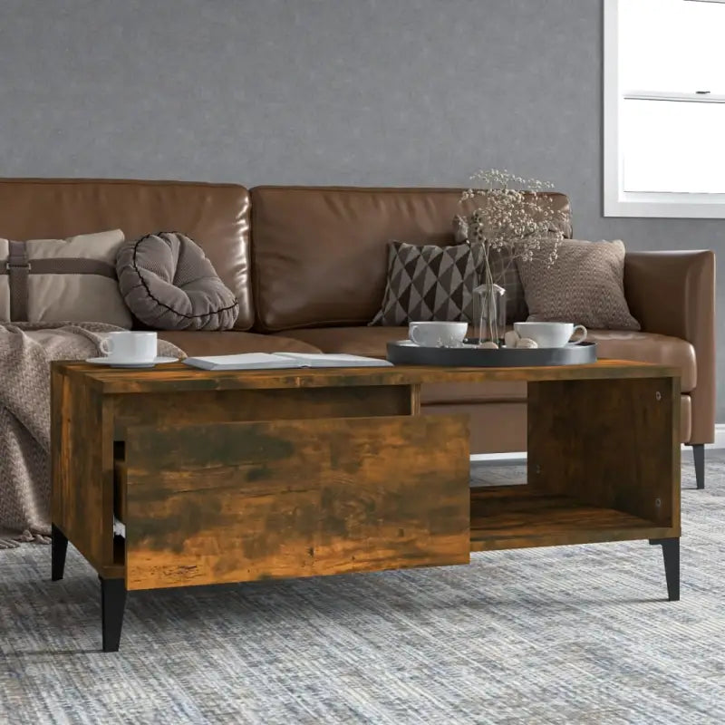 Salontafel met bewerkt hout voor industriële charme en extra opbergruimte - Salontafels