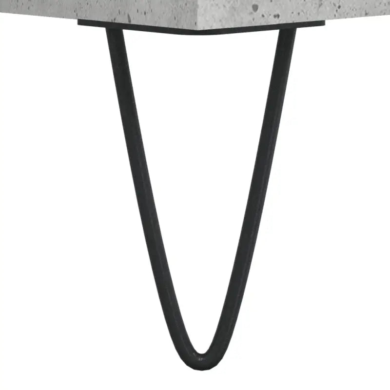 Salontafel met ijzeren poten en bewerkt hout voor een elegante woonkamer - Salontafels