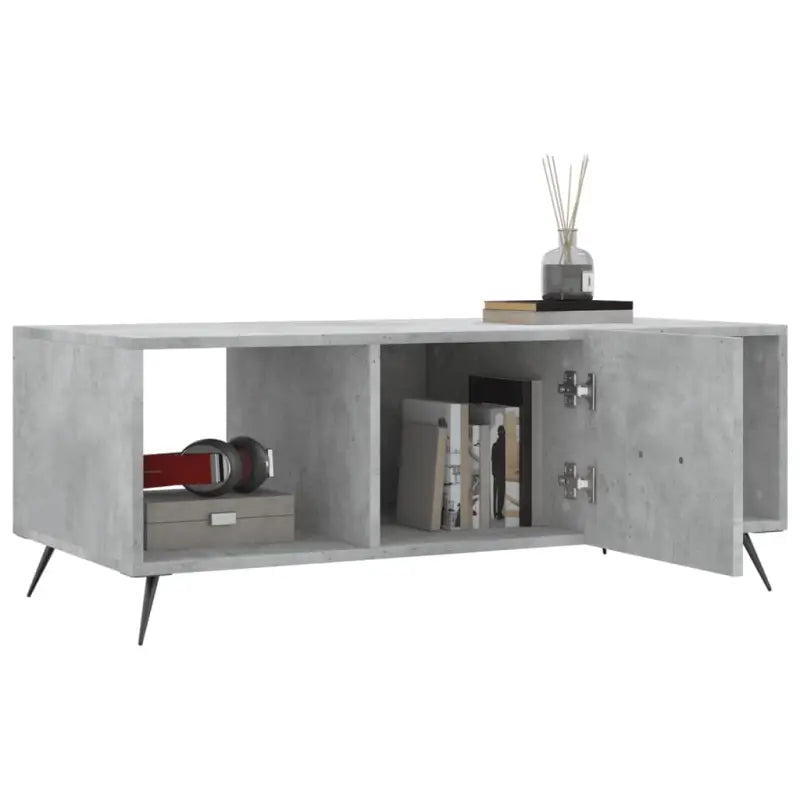 Salontafel met ijzeren poten en bewerkt hout voor elegante interieurs - Salontafels