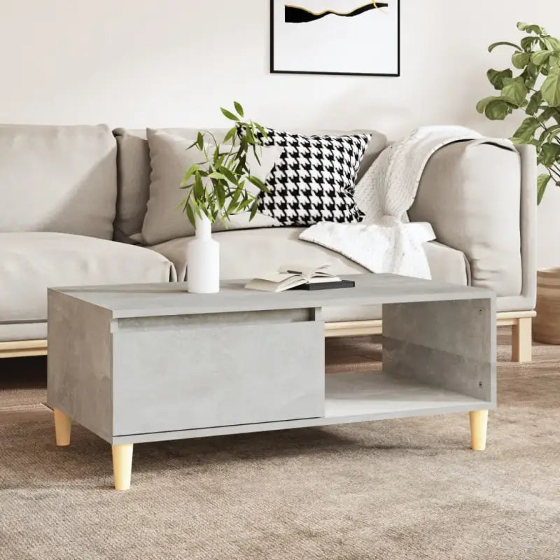 Scandinavische salontafel met bewerkt hout en houten poten - Salontafels