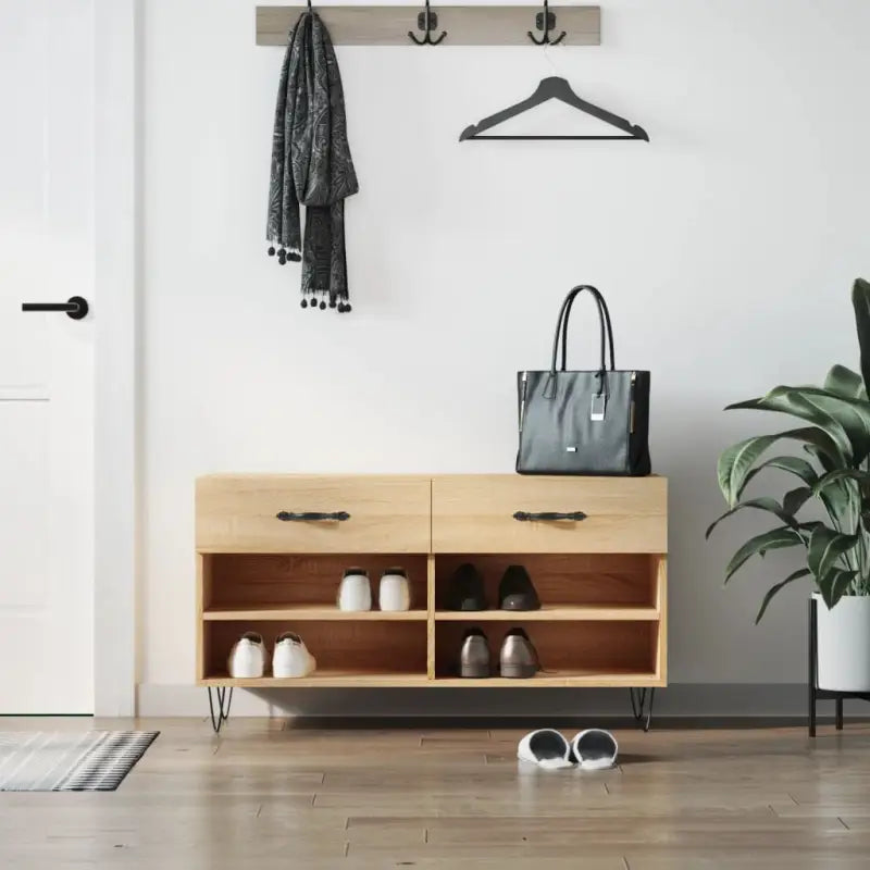 Schoenenbank met ijzeren poten en bewerkt hout voor opgeruimde schoenen - Schoenenrekken