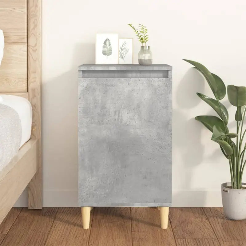 Stijlvol nachtkastje met houten poten en bewerkt hout voor een elegante inrichting - Betongrijs / 1 - Nachtkastjes