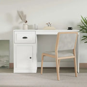 Strak bureau van bewerkt hout met moderne en elegante uitstraling - Bureaus